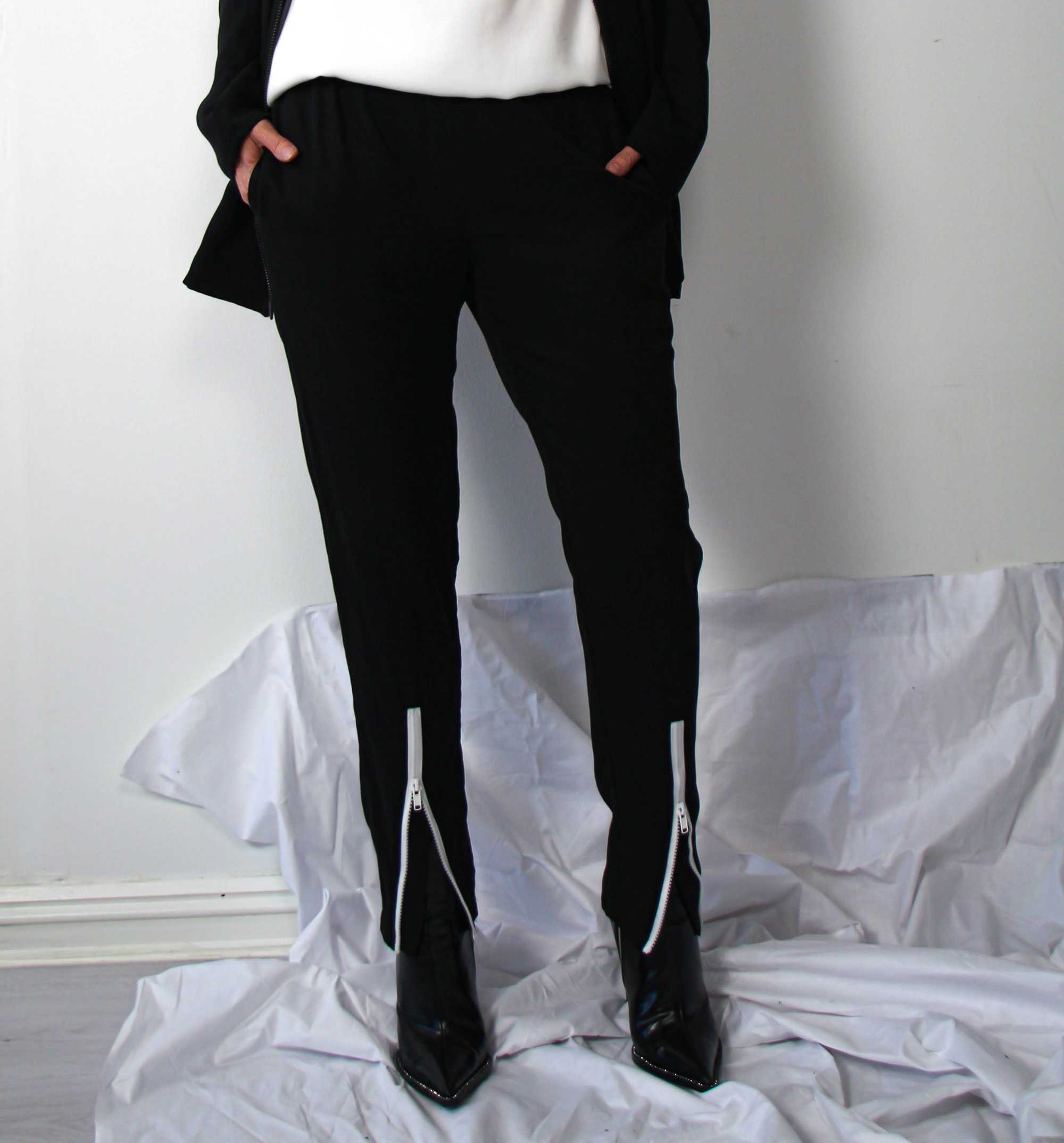 0125 Pants w/white zipper